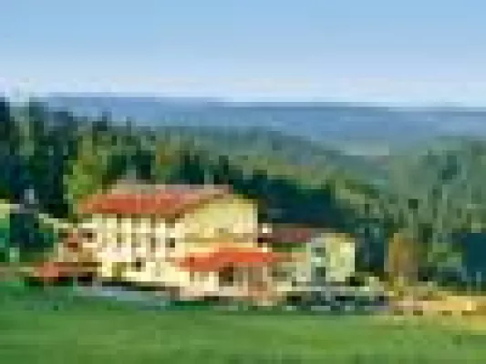 Bild: Sporthotel Ödhof sponsert Trikots für die E1 Fußball-Jugend des TSV Bodenmais