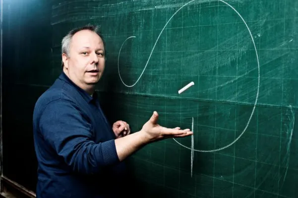 Bild: Entspannt und Kreativ. Der Schauspieler und Stimmen-Experte Markus Eberhard über Atmung und Meditation.
