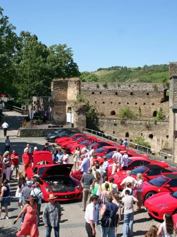 Bild: Faszination Ferrari trifft Mittelalter