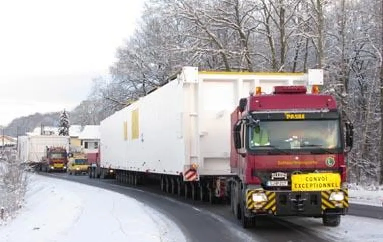 Bild: Sie ist da: Herzstück der neuen Luftzerlegungsanlage erreicht Gundelfingen a. d. Donau
