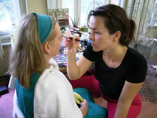 Unternehmerinnenabend.de porträtiert im Monat August die Berliner Visagistin und Hairstylistin Martina Bernburg Bild: Unternehmerinnenabend.de porträtiert im Monat August die Berliner Visagistin und Hairstylistin Martina Bernburg