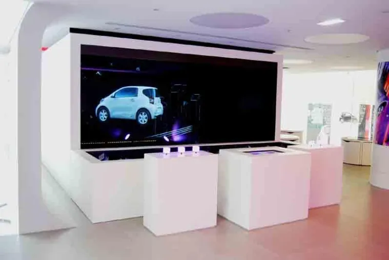 Bild: Outstanding Solutions stattete Showroom mit Eyeliner™-Technologie aus