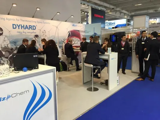 Bild: Im Fahrrad, Auto und im Flieger – AlzChem führt High-tech Verbundwerkstoff-Technologien in Paris vor