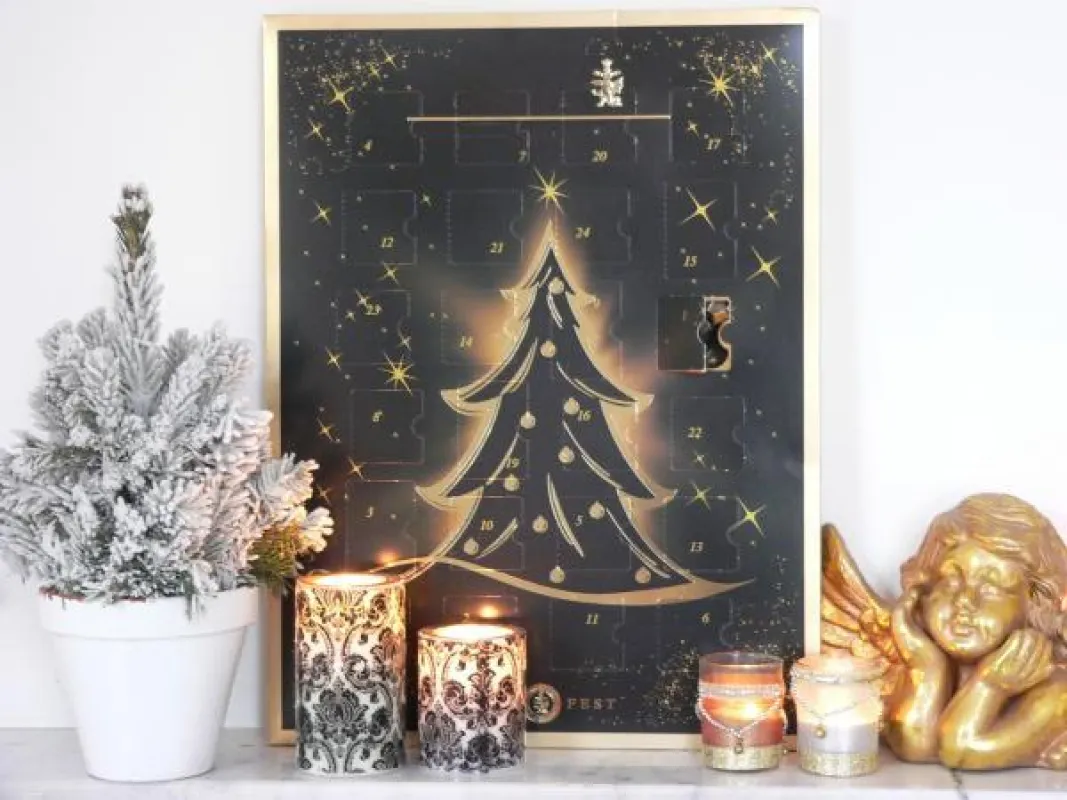 Kombiniert man den Adventskalender mit den richtigen Adventsaccessoires, wie z.B. Stumpenkerzen mit aufgedruckten Ornamenten mit dem RAL-Gütezeichen, schafft man eine zauberhafte, vorweihnachtliche At