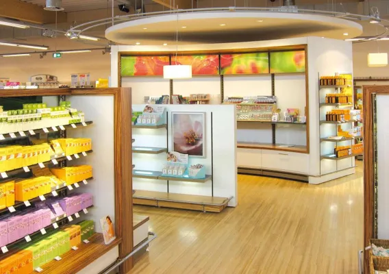 Besonderes Einkaufserlebnis - exklusive Naturkosmetik perfekt inszeniert - Neue tegut-Märkte in Hessen Bild: Besonderes Einkaufserlebnis - exklusive Naturkosmetik perfekt inszeniert - Neue tegut-Märkte in Hessen