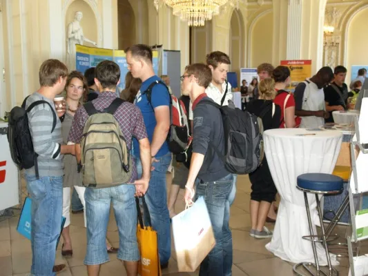 Bild: Firmenkontaktmessen informierten Studenten in Hohenheim und Weihenstephan über den Agrar-Arbeitsmarkt