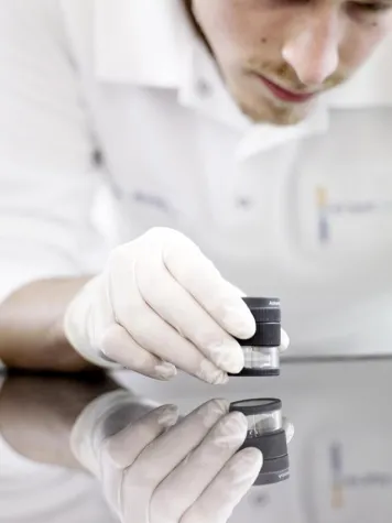 ersol Dünnschicht-Modul „Nova®-T“ nun TÜV zertifiziert Bild: ersol Dünnschicht-Modul „Nova®-T“ nun TÜV zertifiziert