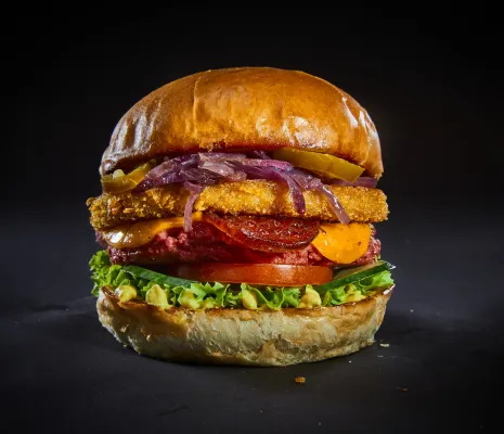 Bild: Raging Pig launcht veganen Bacon deutschlandweit mit Vincent Vegan