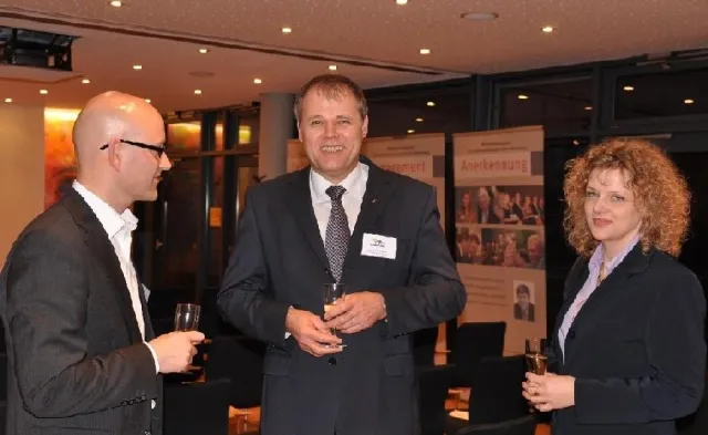 Caritas und Wirtschaftsministerium würdigen gesellschaftliches Engagement von Dr. Walser Dental Bild: Caritas und Wirtschaftsministerium würdigen gesellschaftliches Engagement von Dr. Walser Dental