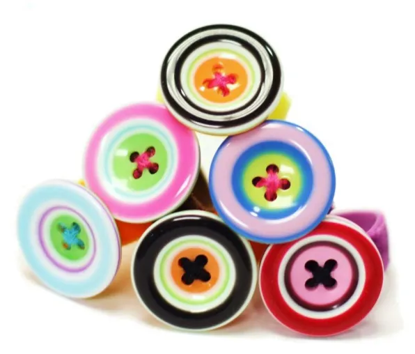 Kreatives Recycling – Schmuck der Hongkonger Designerin Joey Wing-Yee Leung Bild: Kreatives Recycling – Schmuck der Hongkonger Designerin Joey Wing-Yee Leung