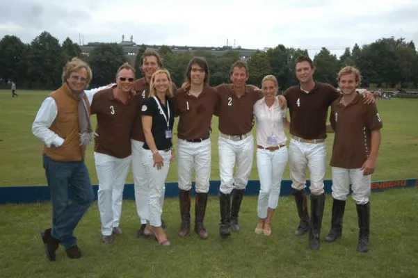 Bild: Raumschiff macht Polo 2010