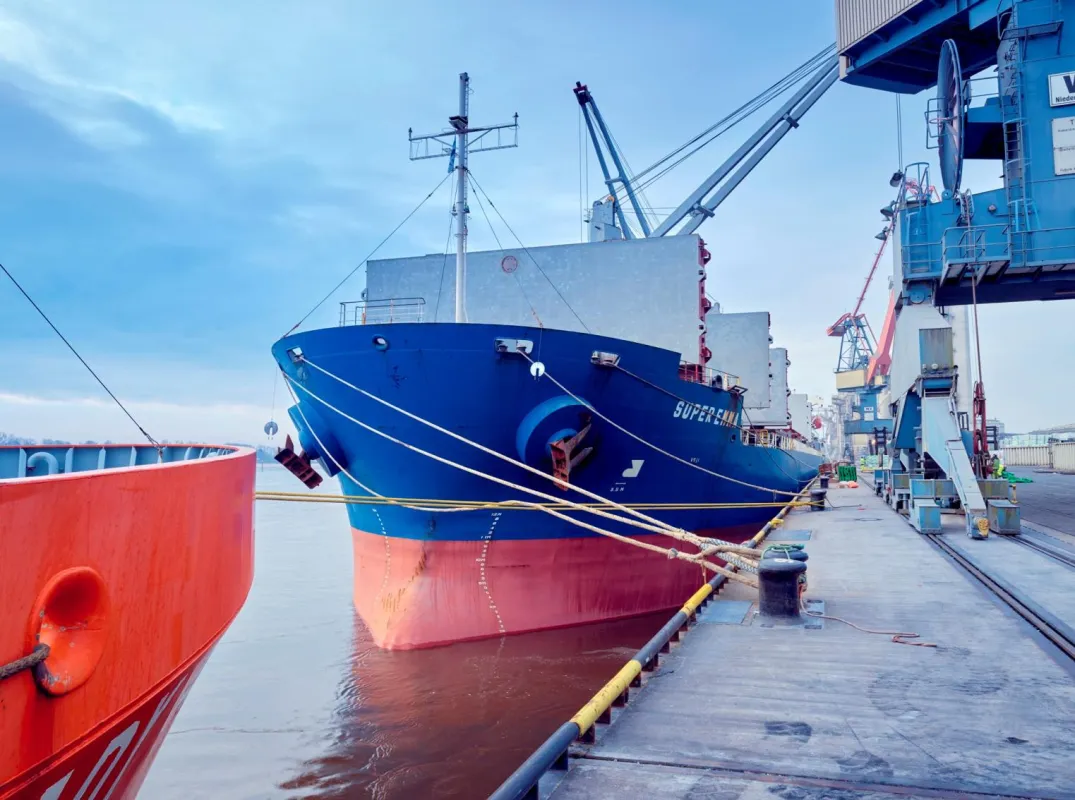 Niedersachsenkai im Seehafen Brake