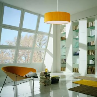 Bild: Mit einer Pendelleuchte Licht gekonnt in Szene gesetzt