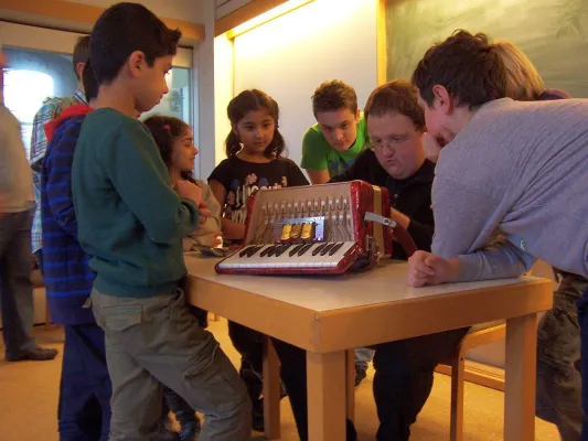 Ferienspatz“: Rhythmus und Ton, Tastatur und Balg bekamen „Flügel“ Bild: Ferienspatz“: Rhythmus und Ton, Tastatur und Balg bekamen „Flügel“