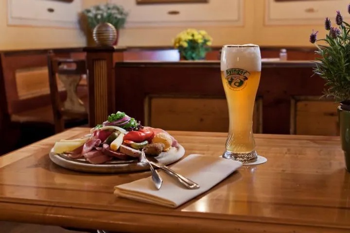 Mittagstisch: Quick-Lunch in der Pfistermühle – zwei Gerichte im Wirtshaus Ayingers Bild: Mittagstisch: Quick-Lunch in der Pfistermühle – zwei Gerichte im Wirtshaus Ayingers