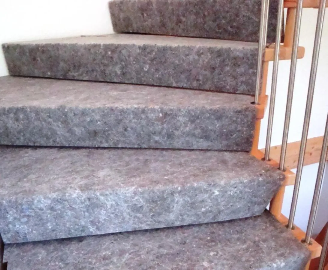 Das neue Stufenprofil Hammerfest Treppe mit Folie/Dampfsperre