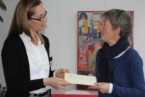 Bild: Zonta spendet 1.800 Euro für Frauennotruf