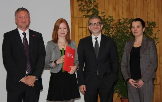 Bild: „AutoVision-Absolventen-Award 2011“ für außergewöhnliches Engagement an Maren Klawitter verliehen