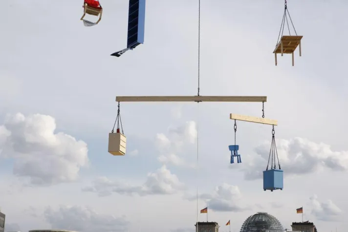 Bild: kogag lässt für IKEA die Möbel tanzen