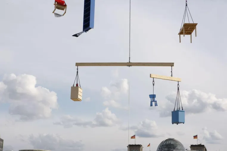 Bild: kogag lässt für IKEA die Möbel tanzen