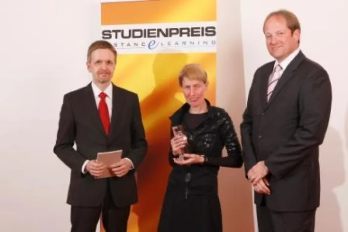 Verleihung des Studienpreises DistanceE-Learning 2010: Bild: Verleihung des Studienpreises DistanceE-Learning 2010: