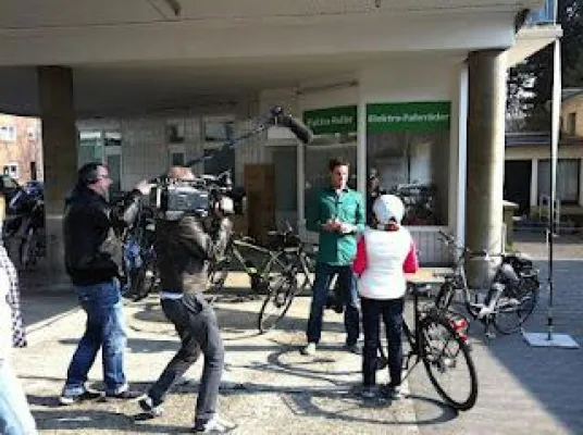 Bild: ZDF Mittagsmagazin dreht eBike Beitrag beim Elektrorad-Experten e-motion in Düsseldorf