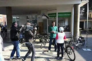 Bild: ZDF Mittagsmagazin dreht eBike Beitrag beim Elektrorad-Experten e-motion in Düsseldorf