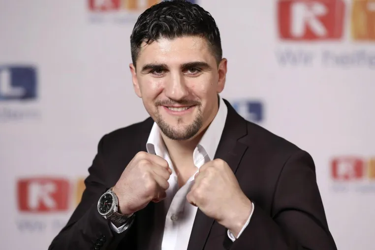 Bild: +++Ex WBO-Weltmeister Marco "Käpt'n" Huck als Star auf der Fashionshow von Dr. Sindsen+++