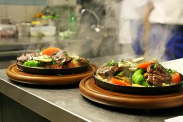 Berliner Restaurant-Hopping wieder gestartet: Im kurdischen Restaurant Roj Bild: Berliner Restaurant-Hopping wieder gestartet: Im kurdischen Restaurant Roj