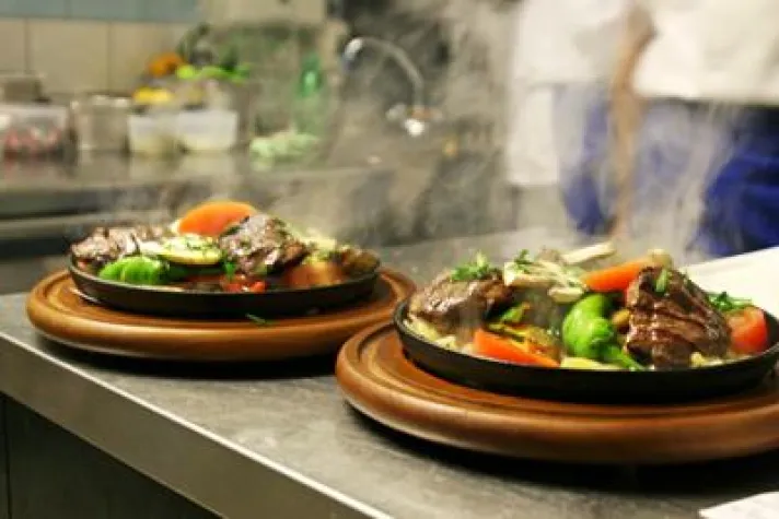 Bild: Berliner Restaurant-Hopping wieder gestartet: Im kurdischen Restaurant Roj