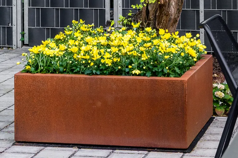 Bild: Greenbop: Cortenstahl Pflanzkübel setzen Maßstäbe in der Gartengestaltung