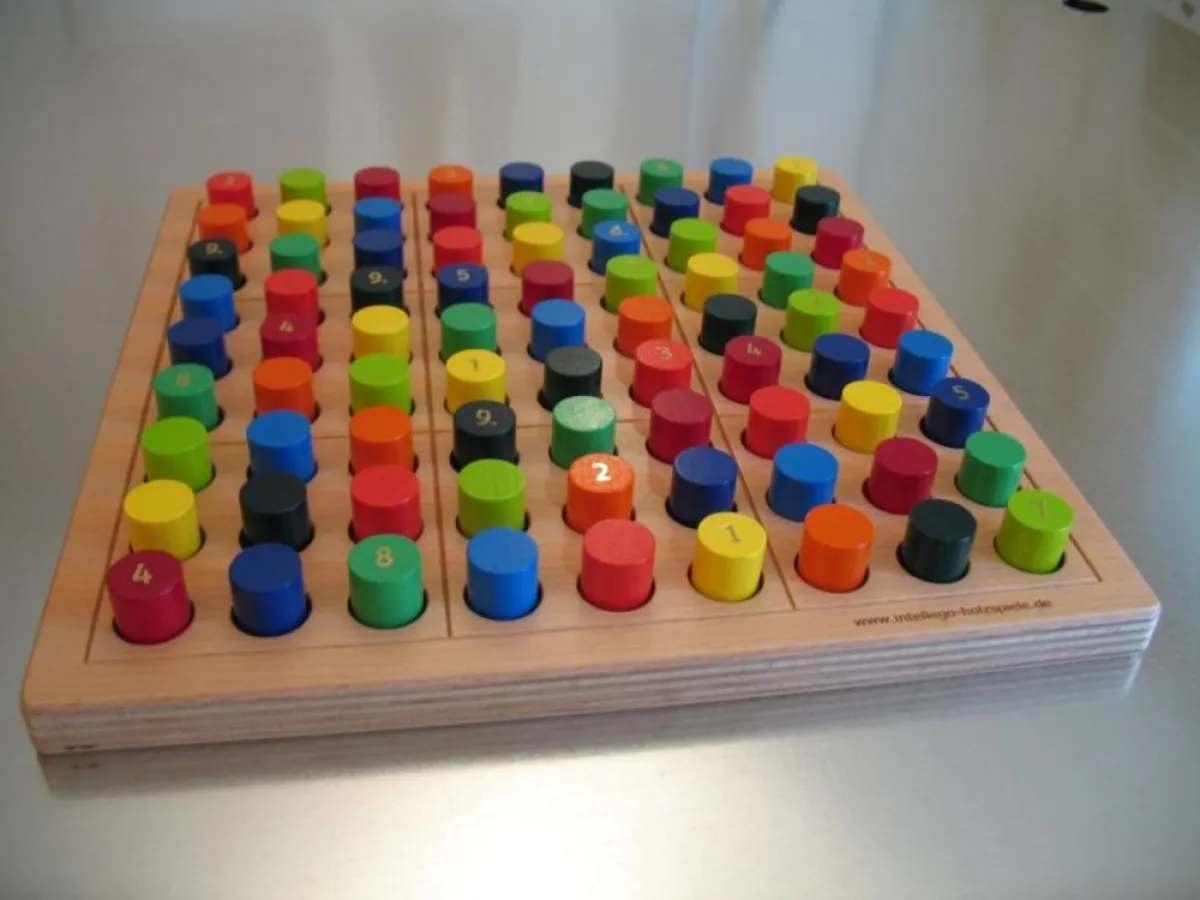 SUDOKU color. Das Sudoku-Brettspiel für Farbfreunde und Designliebhaber von intellego holzspiele.