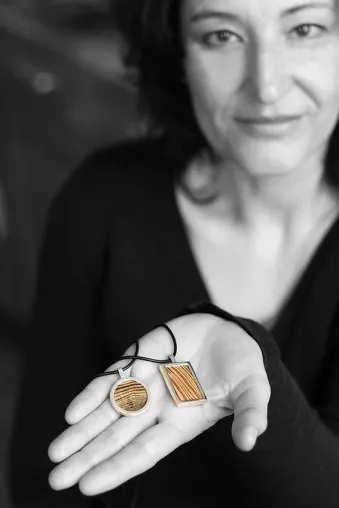 SCHLOSSHOLZ – exklusiver Schmuck aus der Gründungskonstruktion des Berliner Stadtschlosses Bild: SCHLOSSHOLZ – exklusiver Schmuck aus der Gründungskonstruktion des Berliner Stadtschlosses