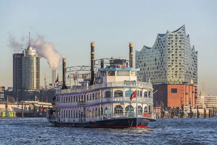 Bild: Happy Birthday MS LOUISIANA STAR! Hamburgs beliebtestes Schaufelradschiff wird 20 Jahre alt