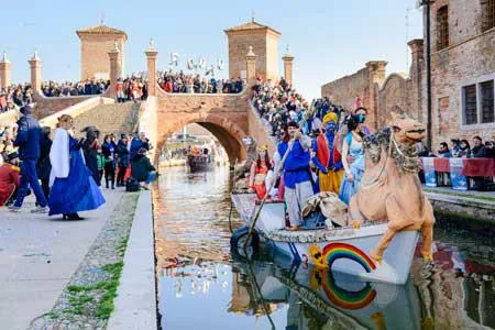 Karneval in Ferrara: Geschichte, Wasser – Samba Bild: Karneval in Ferrara: Geschichte, Wasser – Samba