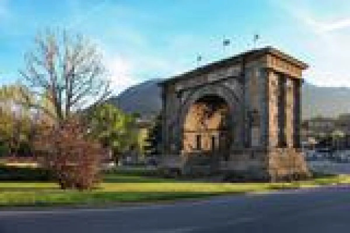 Arco d'Augusto - Autor Enrico Romanzi