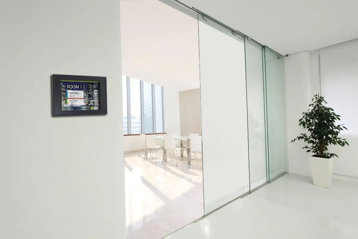 Konferenzräume elegant managen mit proNestor Display