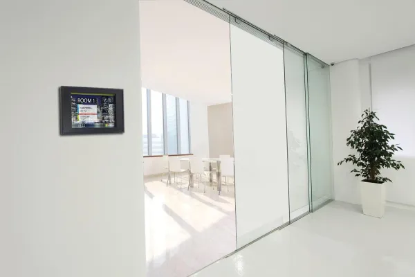 Bild: proNestor Display visualisiert Belegungspläne auf digitale Art