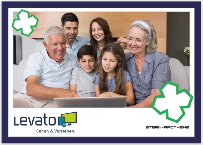 Bild: Stern-Apotheke hilft Kunden beim Umgang mit Computer und Smartphone