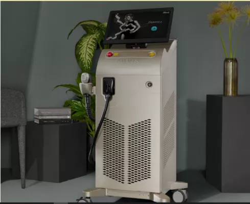 Dauerhafte Haarentfernung mit Soprano ICE Technologie im House of Glam Beauty Salon in Stuttgart Bild: Dauerhafte Haarentfernung mit Soprano ICE Technologie im House of Glam Beauty Salon in Stuttgart