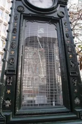 Bild: Lichtinstallation erstrahlt in der Kröpcke-Uhr