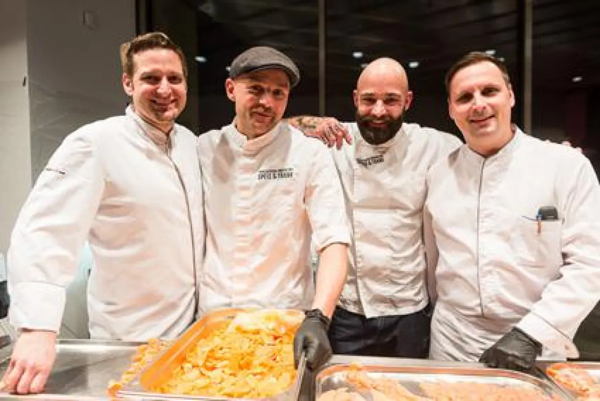Brüderabend im AXICA Pop-up Restaurant in der Sky Lobby