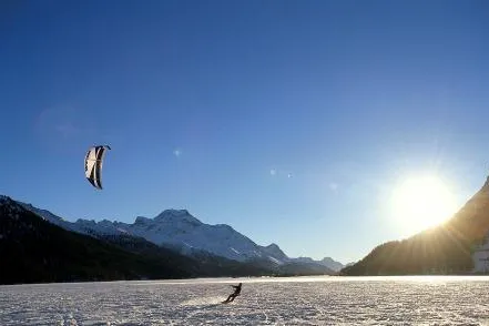 Bild: Bunte Drachen im Schnee