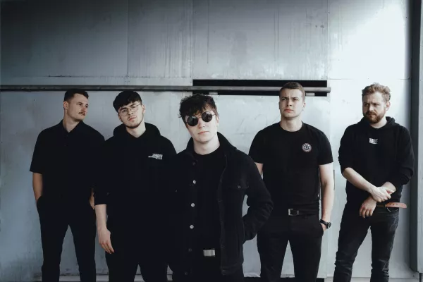 Band 5Raumfenster mit neuer Single Leichter Bild: Band 5Raumfenster mit neuer Single Leichter