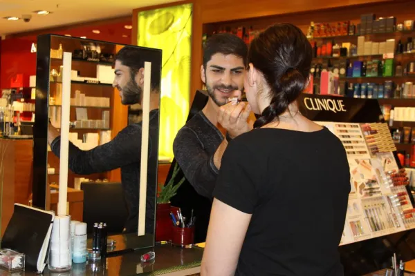 Von Kopf bis Fuß: Sommertrends für Lippen und Nägel (Experten-Tipp) Bild: Von Kopf bis Fuß: Sommertrends für Lippen und Nägel (Experten-Tipp)