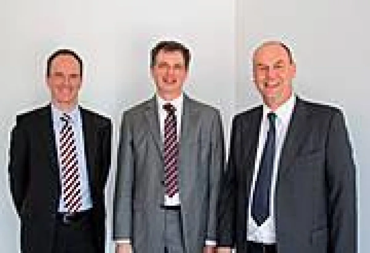 v.l.n.r.: T. Deyerberg, Mgl. GL Wilken GmbH, Dr. C. Backmann, Vst. GET AG, F. Wilken,Gf Wilken GmbH