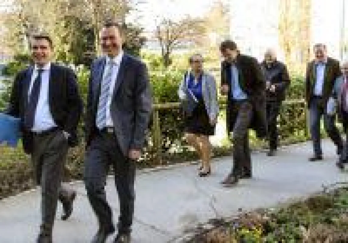 MdB Thomas Bareiß (links) beim Besuch der Stiftung Liebenau