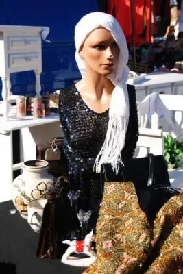 Bild: Letzte Chance: Noch schnell ein Karnevalkostüm und ein Liebesgeschenk zum Valentinstag kaufen