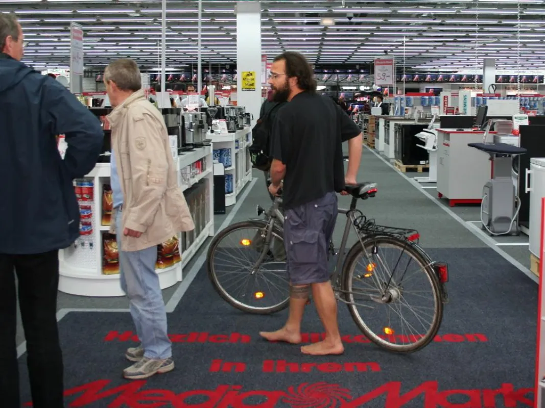 Das Fahrrad mit in den Laden nehmen? Kein Platz für Fahrräder im neuen Wormser Fachmarktzentrum