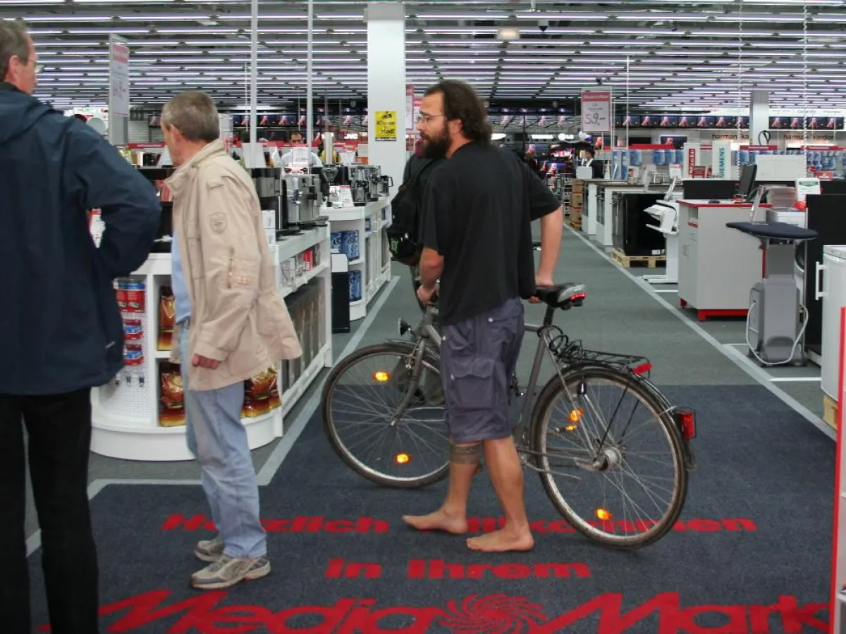 Das Fahrrad mit in den Laden nehmen? Kein Platz für Fahrräder im neuen Wormser Fachmarktzentrum